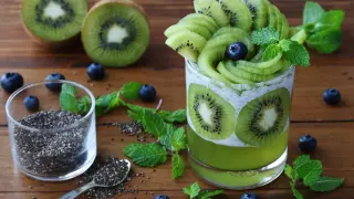 Deser z kiwi i nasion chia. Co zrobić, jeśli galaretka za szybko stężała? Ten deser jest idealny na szybką przekąskę.